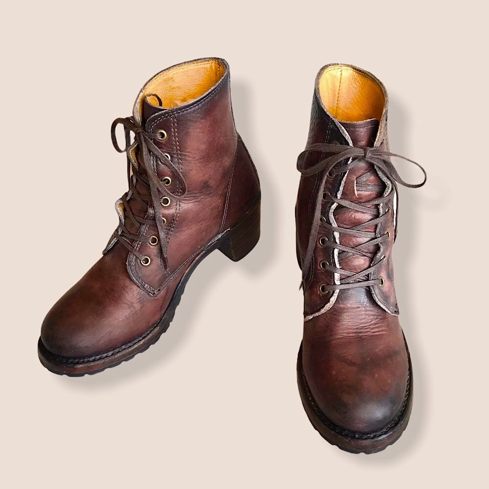 RARE Frye Sabrina 6G Lace Up Heeled Combat Boot - Picture 10 of 16